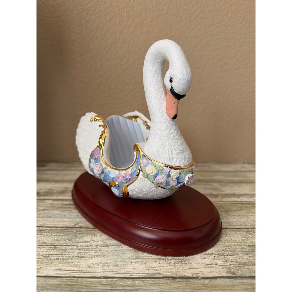 Lenox Carousel Swan Chariot with Wood Base 2009 Ltd Ed 120th Anniversary NIB - Picture 5 of 16